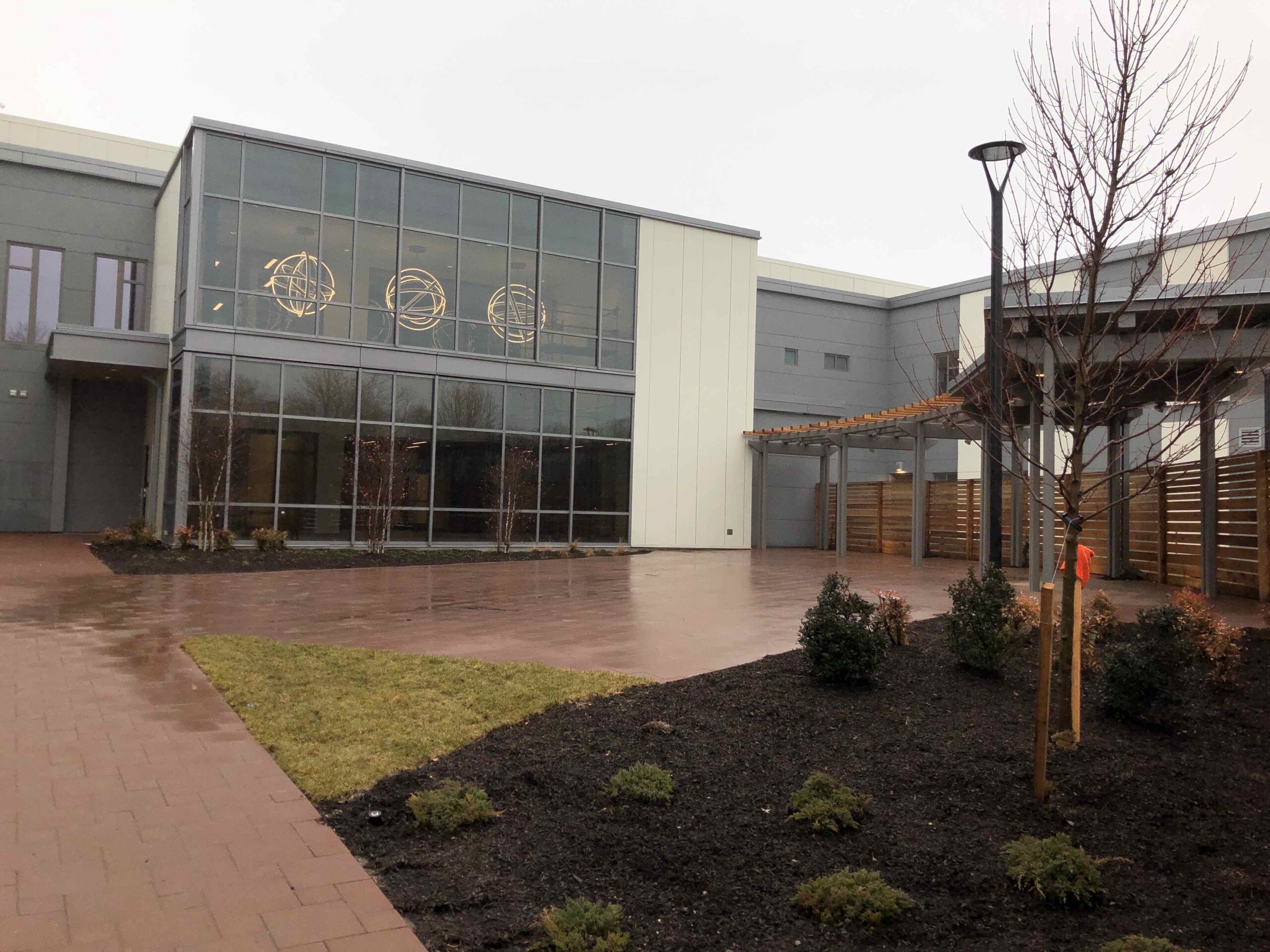 Outdoor patio at The Recovery Village Cherry Hill at Cooper